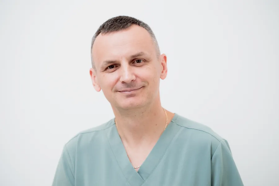 Grzegorz Bartoszek, lekarz dentysta